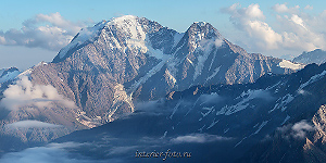 Донгузорун и Накра со склонов Эльбруса