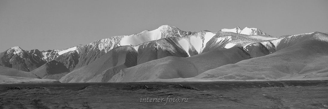 Черно-белые горы в снегу
